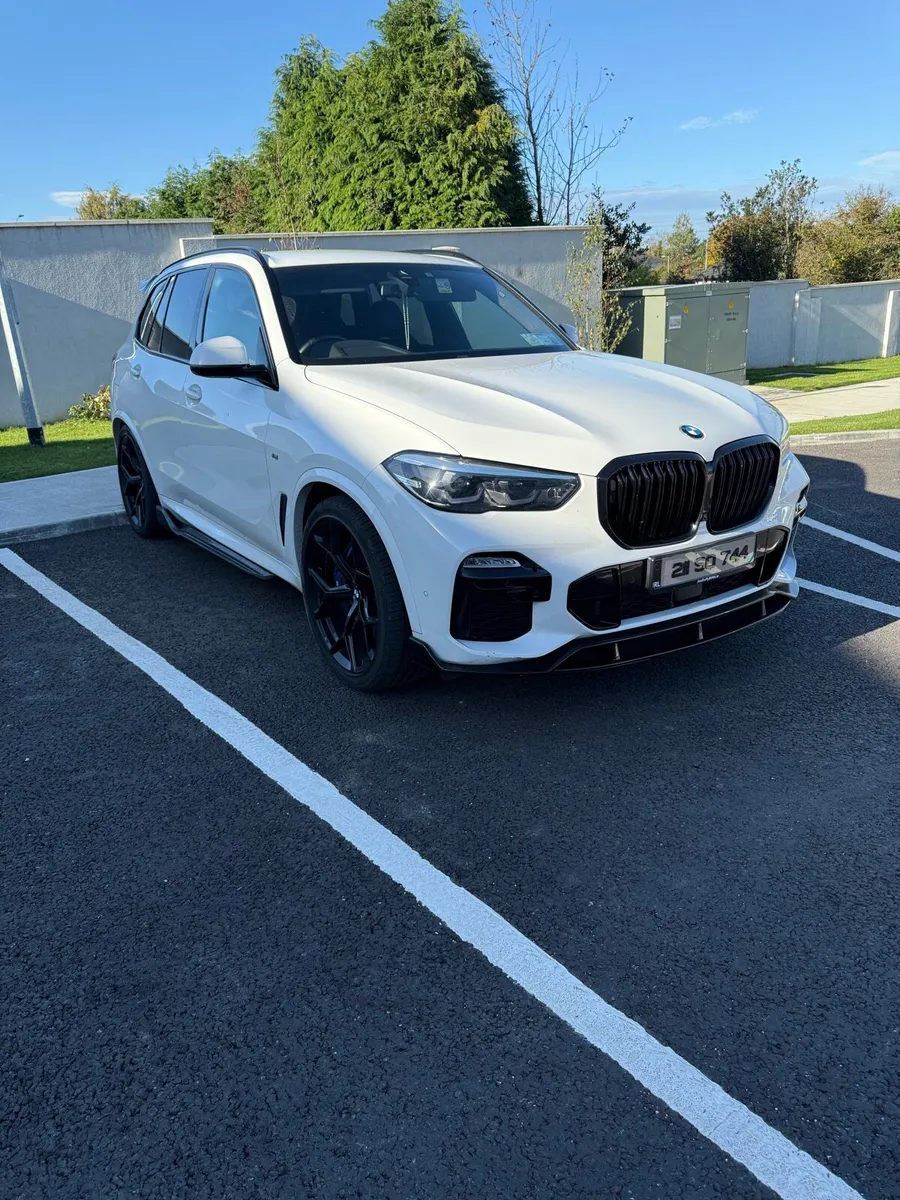 BMW X5 45e - Image 1