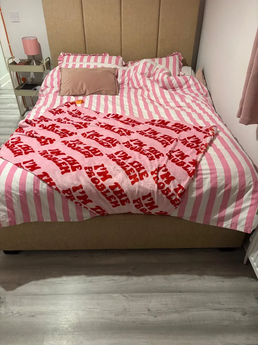 Bed - Image 2