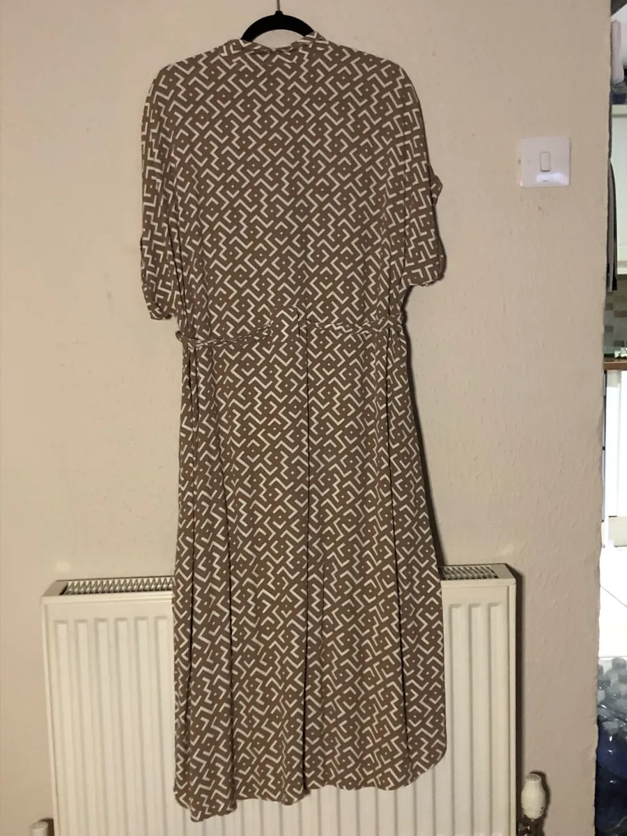 Phase Eight Dress size 18/20 - Image 2