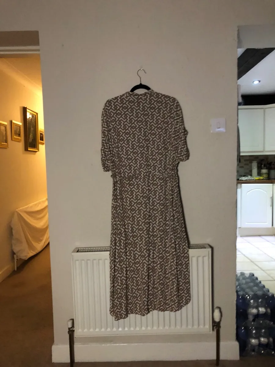 Phase Eight Dress size 18/20 - Image 4