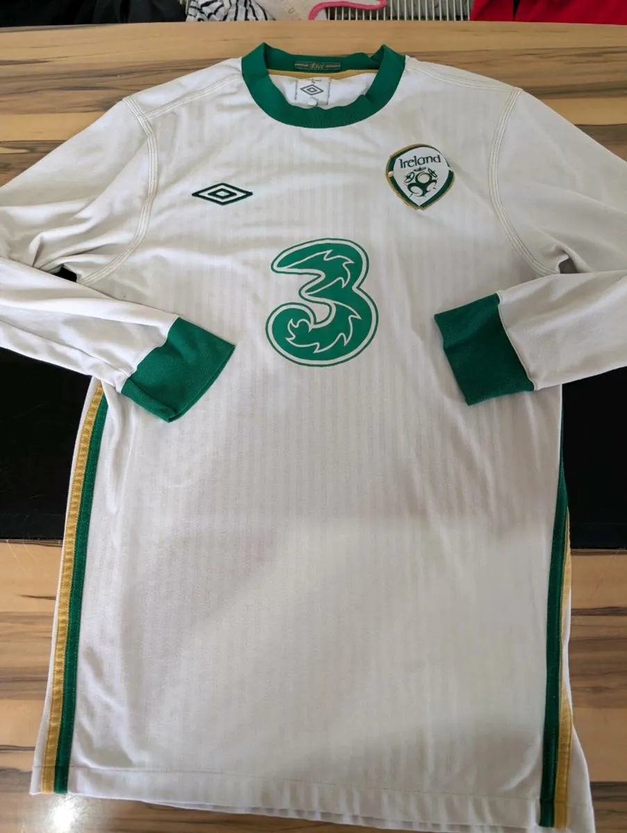 2010ish player issue/spec Ireland soccer jersey - Image 1