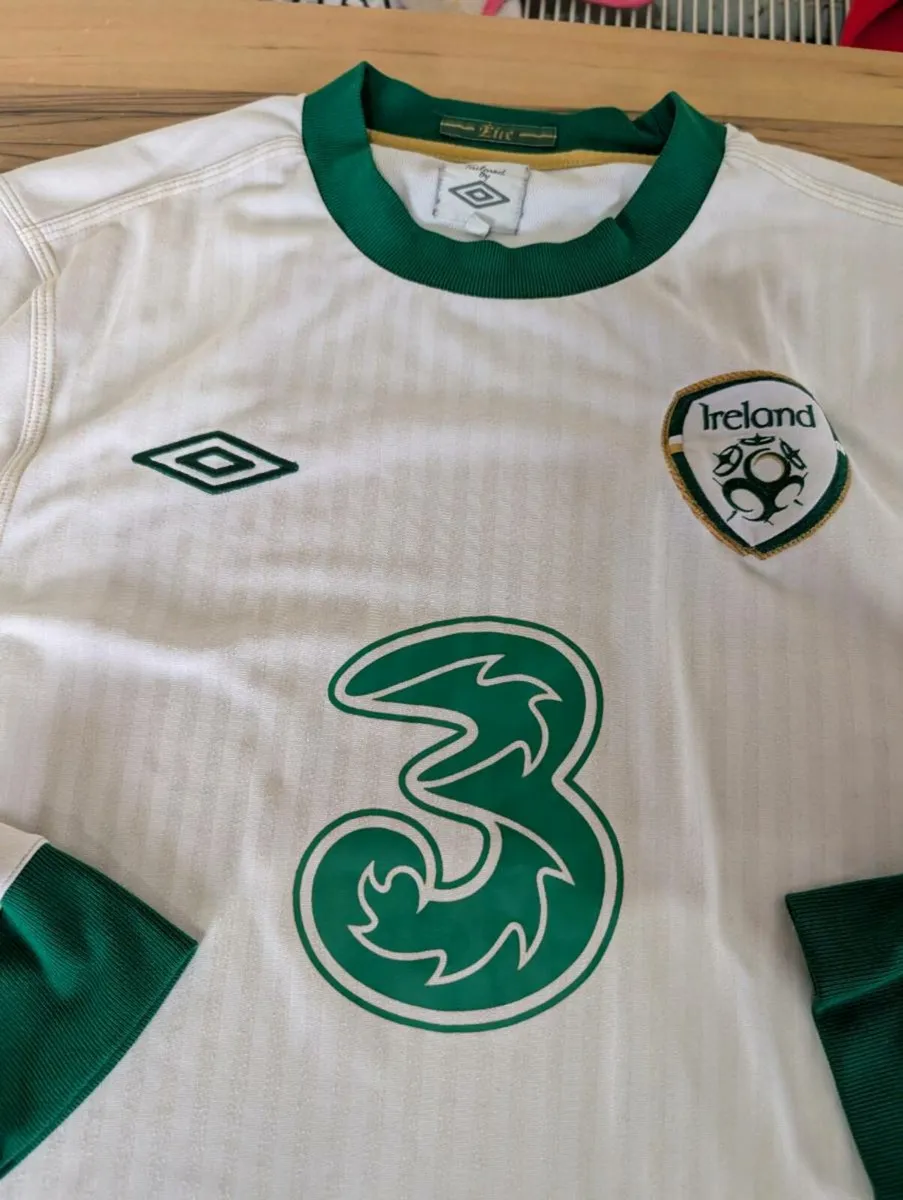 2010ish player issue/spec Ireland soccer jersey - Image 2