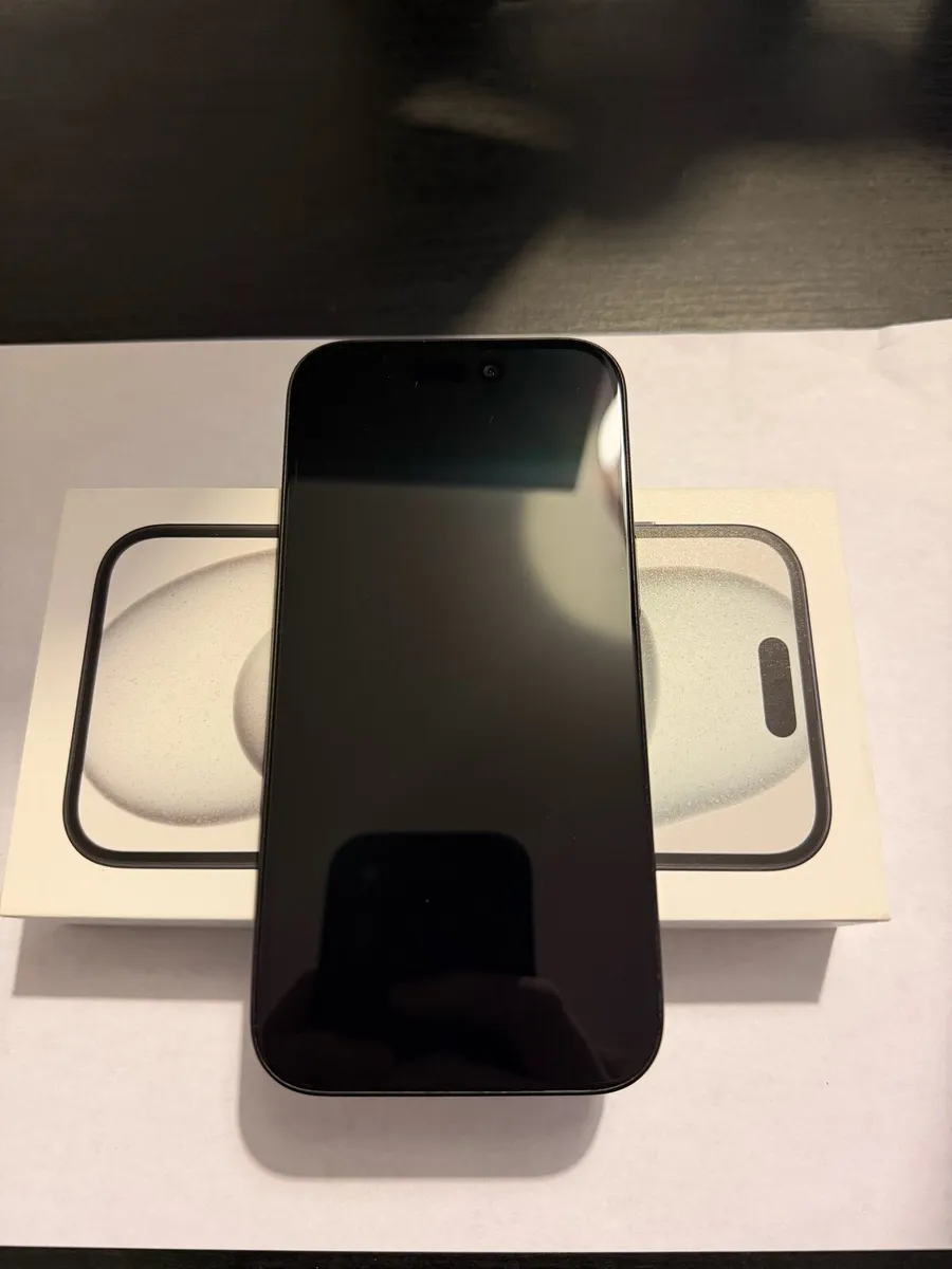 iPhone 15 - Image 1
