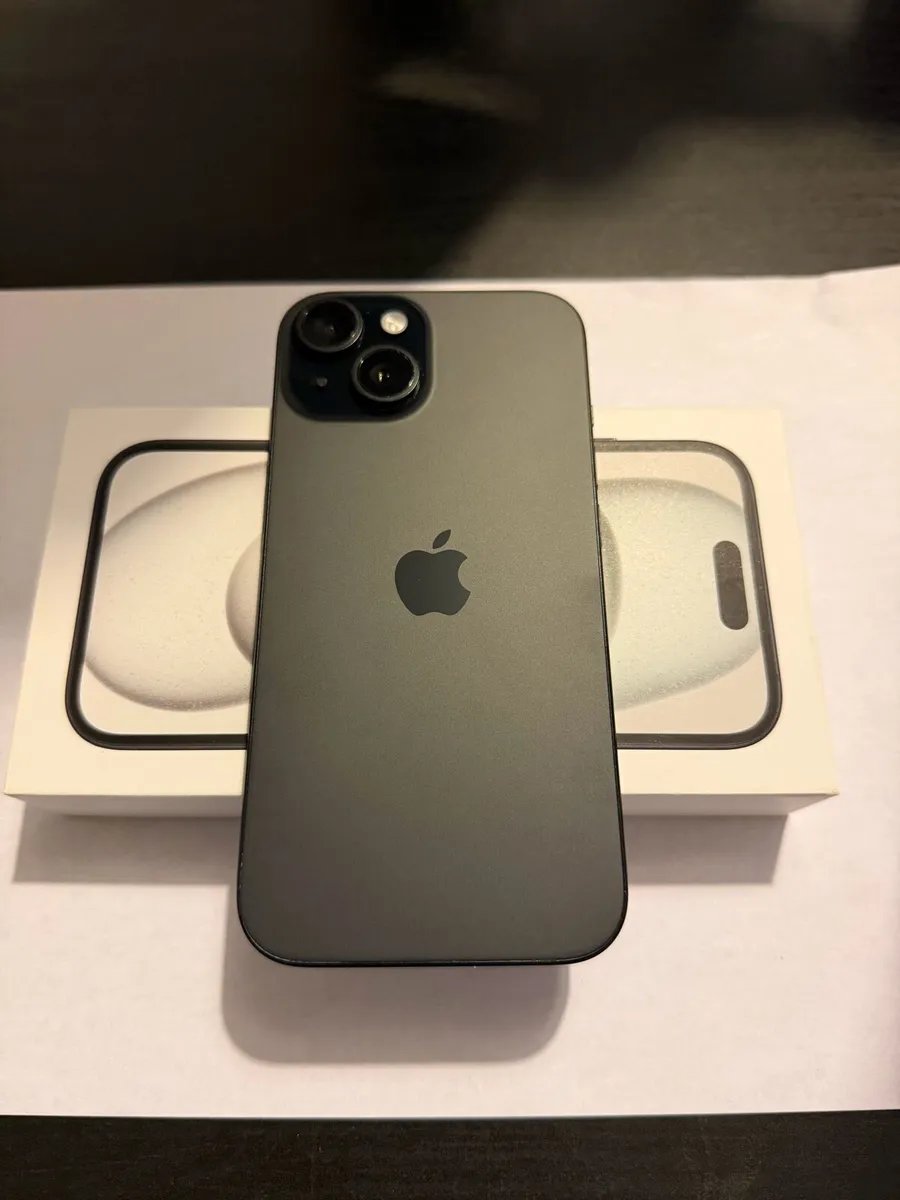 iPhone 15 - Image 2