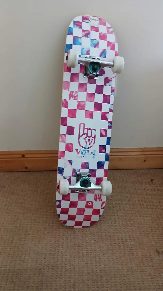Beautifull VOL-1 Skateboard!! - Image 1