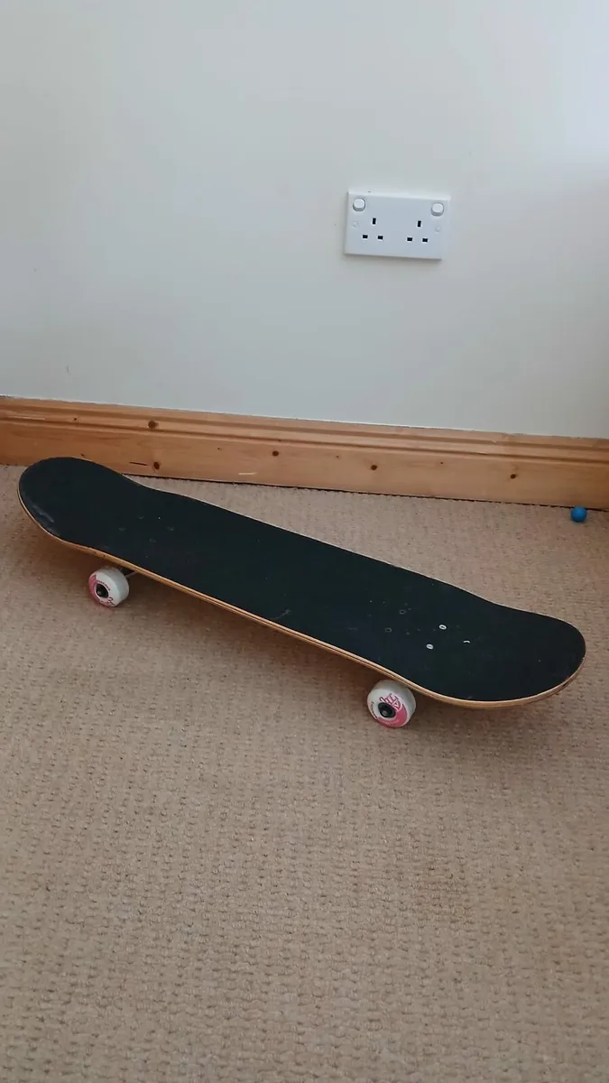 Beautifull VOL-1 Skateboard!! - Image 2
