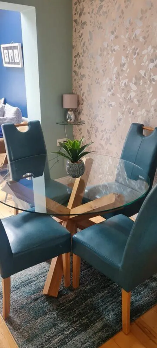Dining table, 4 chairs plus rug. - Image 1