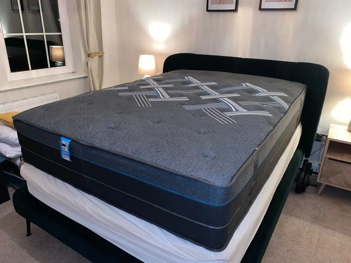 Free Double Mattress 4'6 Like New - Image 1