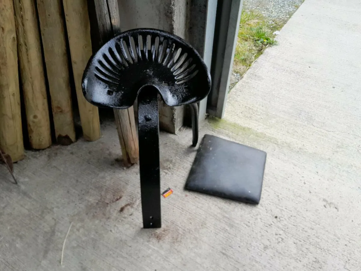 Vintage  seat - Image 2