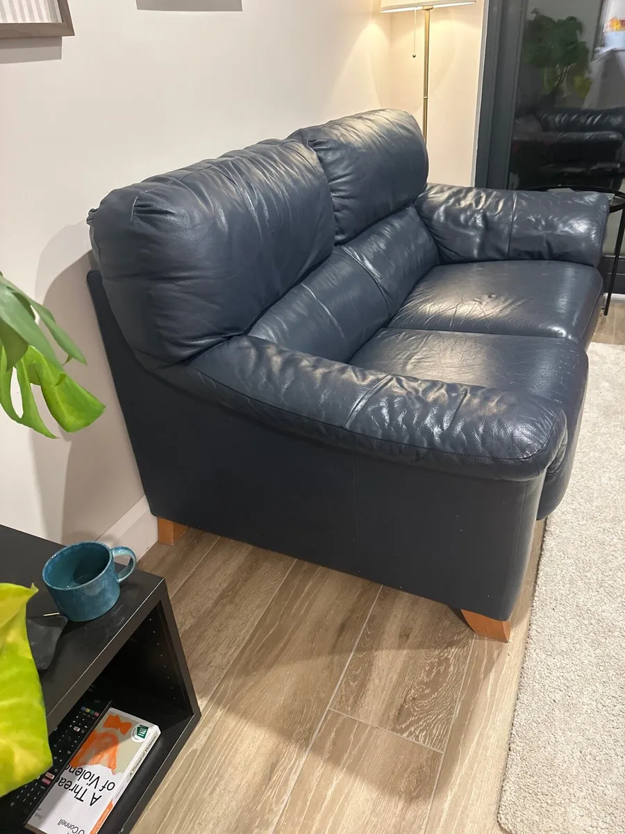 Black leather couch - Image 2