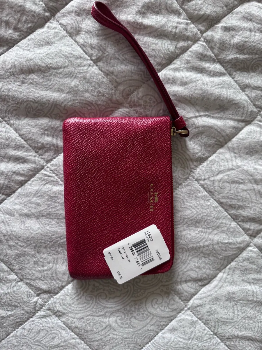 Coach Crossgrain Leather Zip Wristlet (BNWT) - Image 1