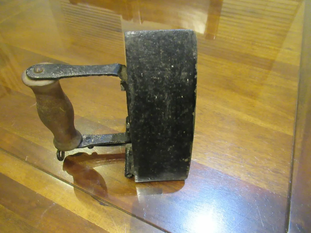 antique vintage clothes iron cottage pub cast RARE - Image 3