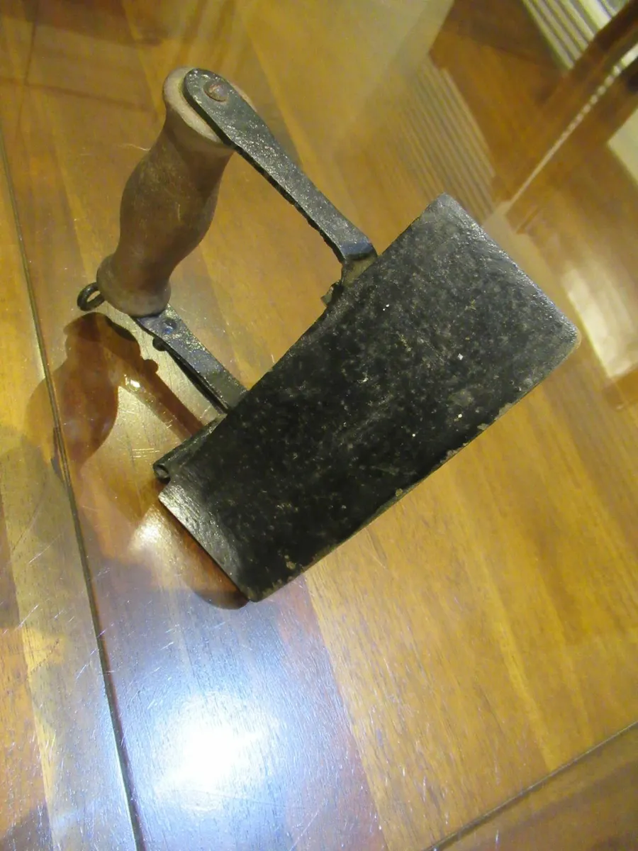 antique vintage clothes iron cottage pub cast RARE - Image 4