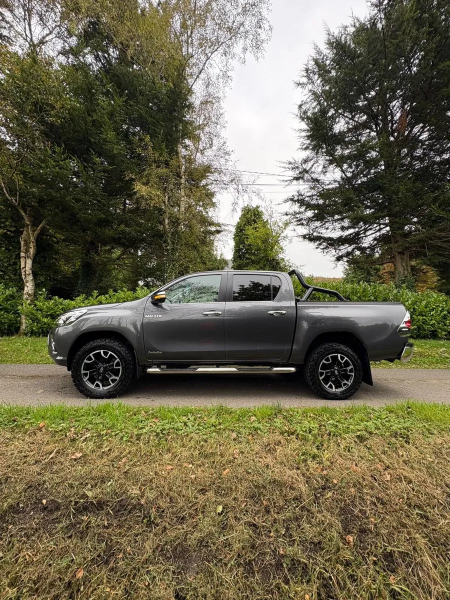 Toyota Hilux 2017 - Image 2