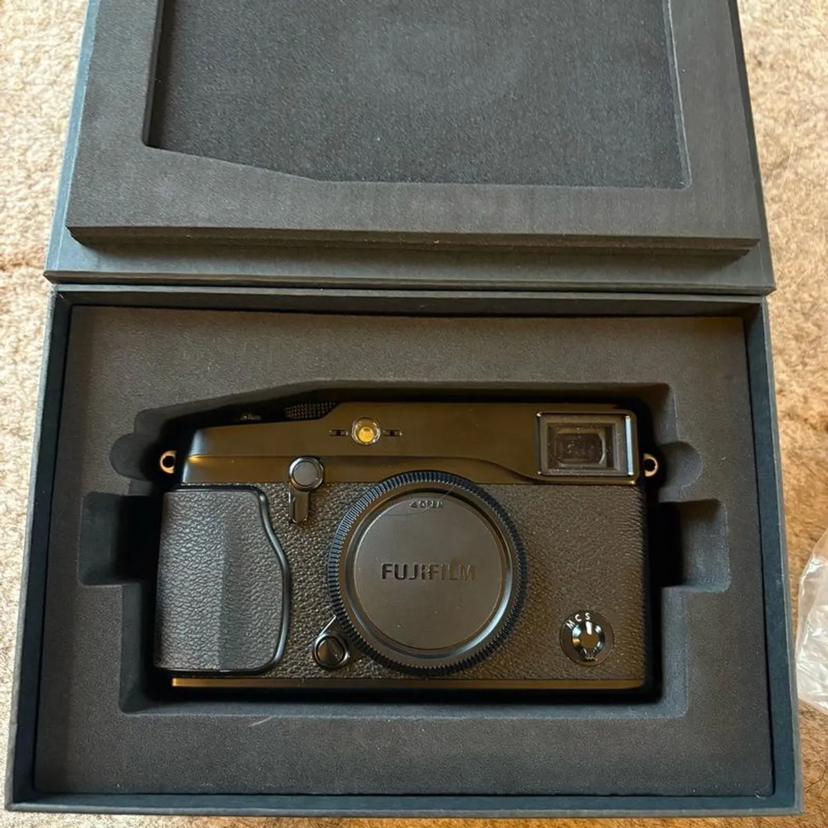 Fuji X-Pro 1 digital camera (as new) - Image 1
