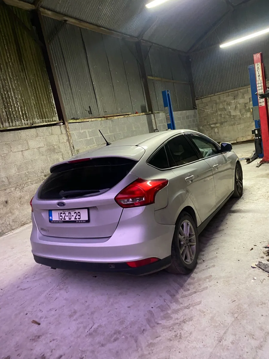 152 ford focus new shape  light damage - Image 1