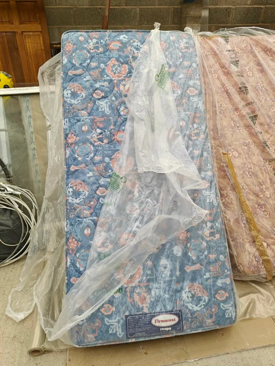 Mattress and bed frames - Image 4