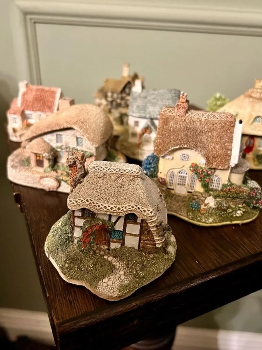Miniature cottages X 8 - Image 2