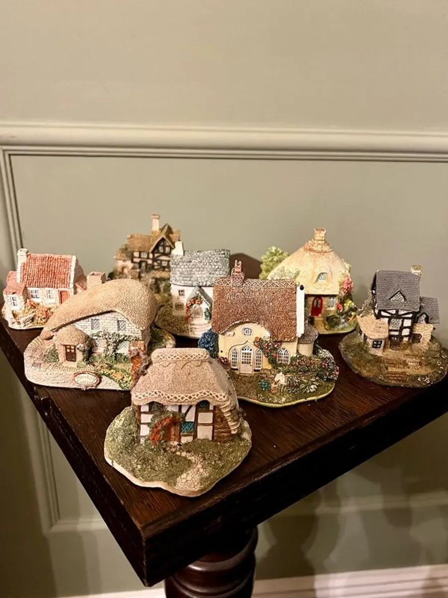 Miniature cottages X 8 - Image 3