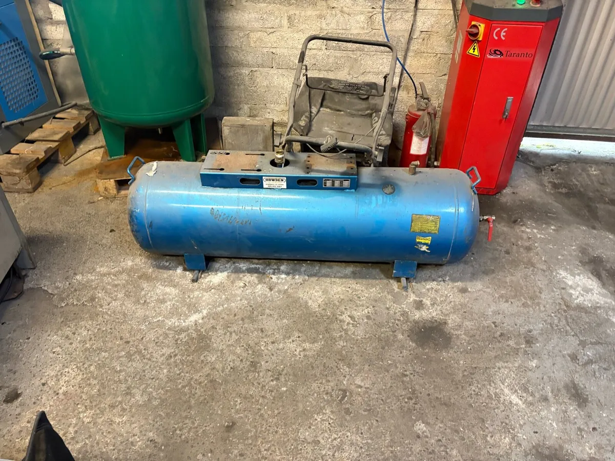 Compressed air vessel