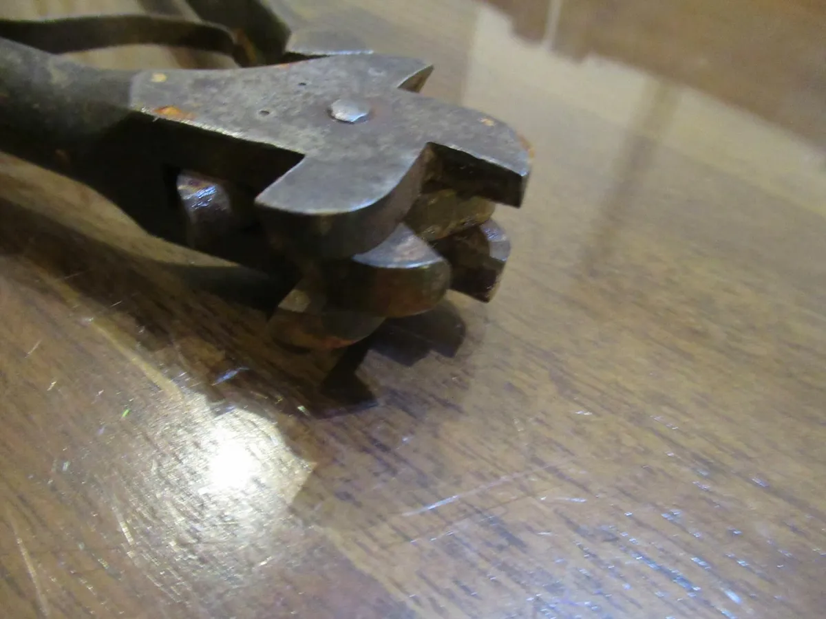 antique vintage tool crimper cottage pub cave - Image 3