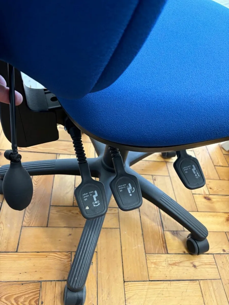 2 x Vista Heavy Duty Office Chairs (blue) - Image 2