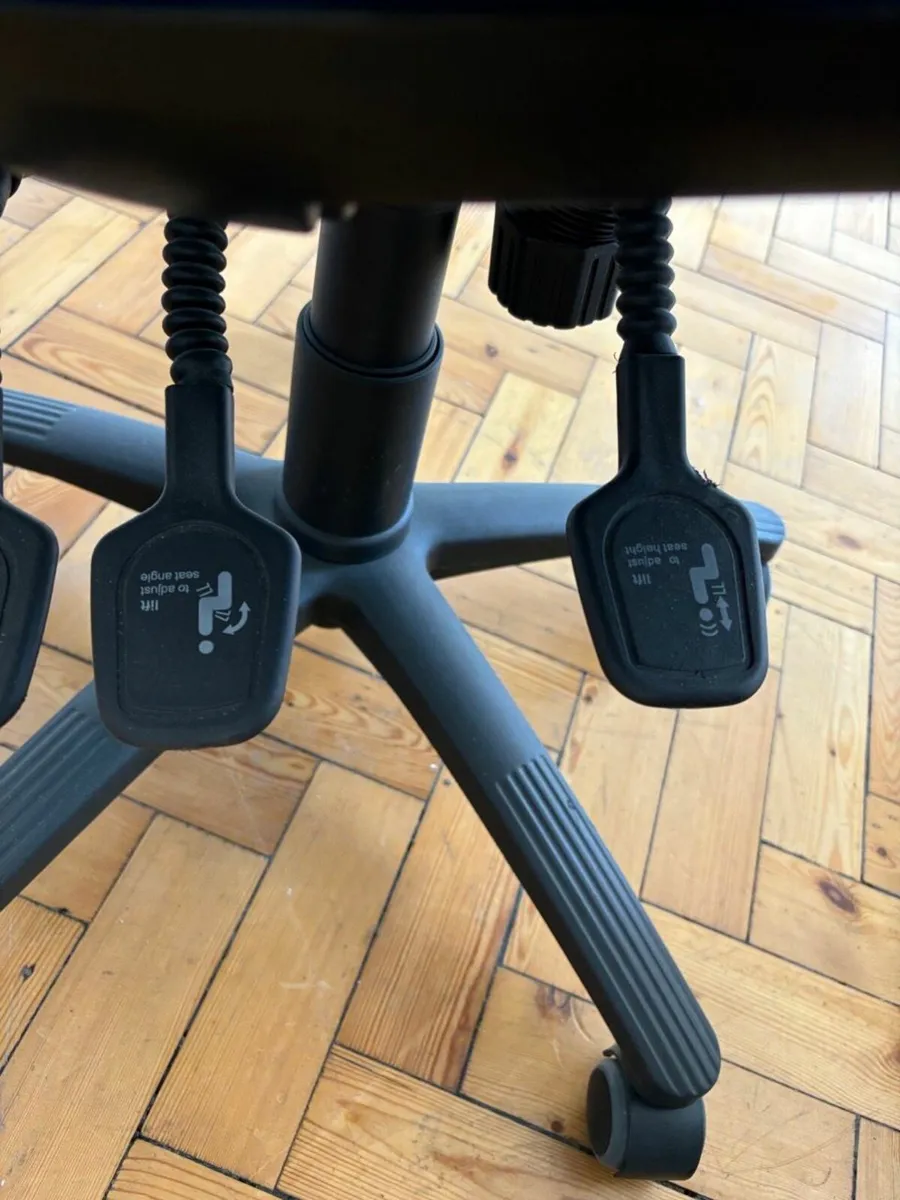 2 x Vista Heavy Duty Office Chairs (blue) - Image 3