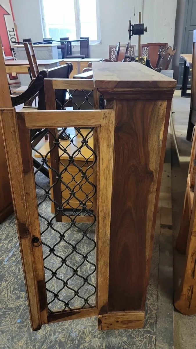 Small vintage Indian rosewood cabinet, press - Image 3