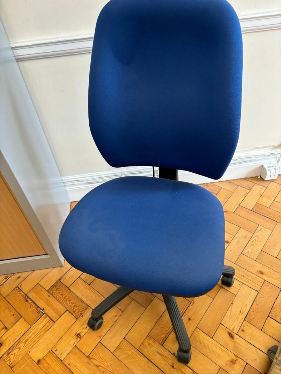2 x Vista Heavy Duty Office Chairs (blue) - Image 1