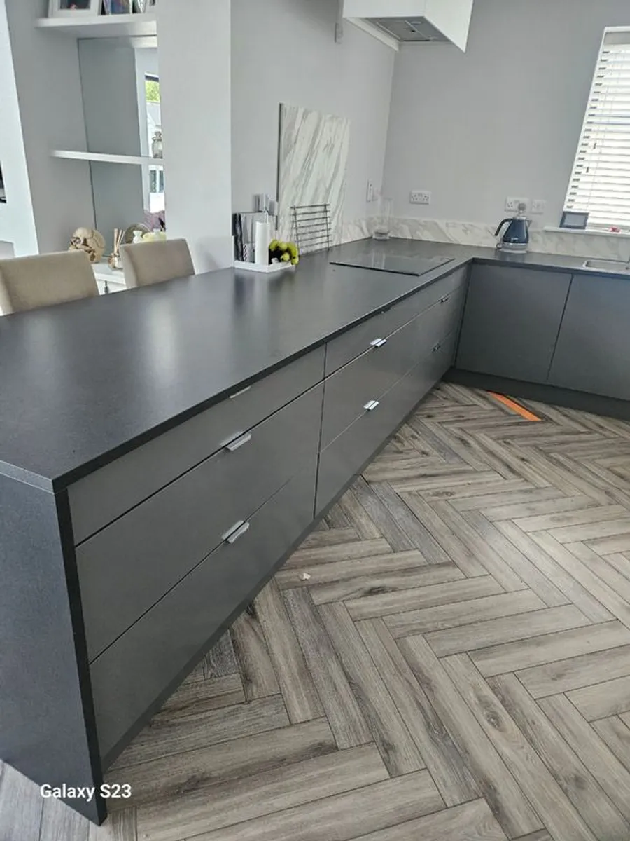 Kitchen units - Image 1