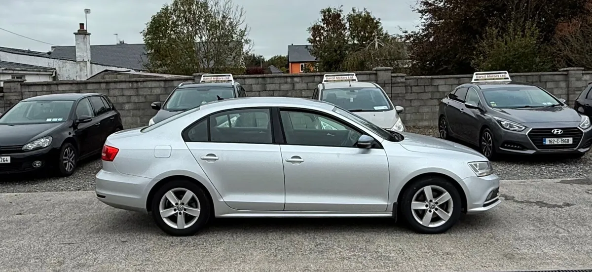 15 Volkswagen Jetta 2.0tdi - Image 3