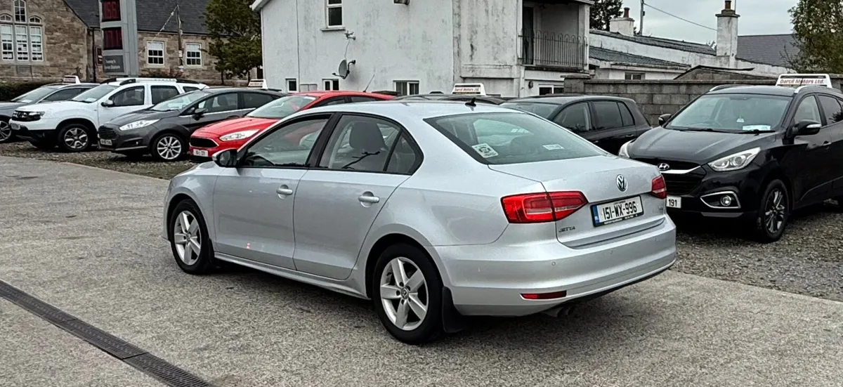 15 Volkswagen Jetta 2.0tdi - Image 4