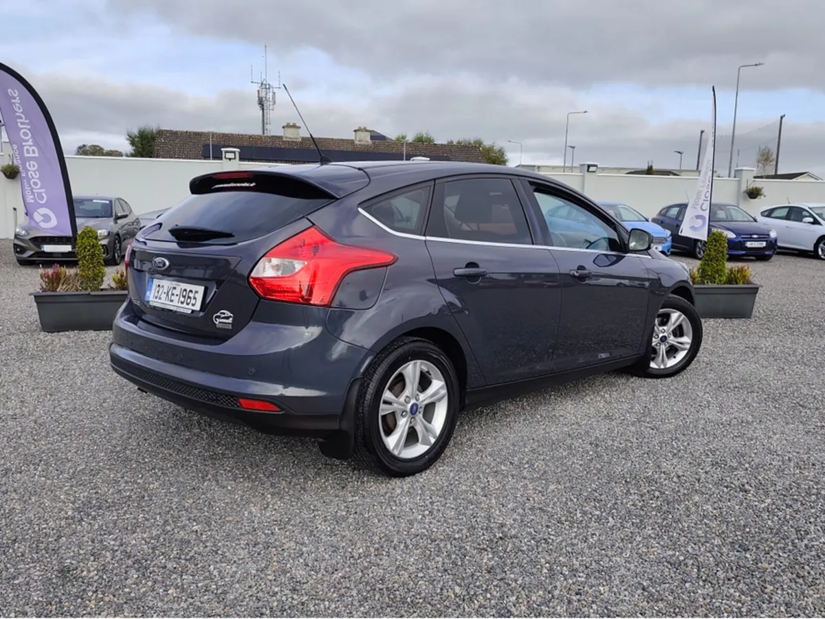 Ford Focus 1.0 ECOBOOST ZETEC 125PS 5DR - Image 2