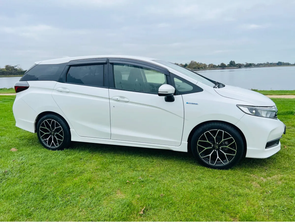 Honda Shuttle 1.5 HYBRID AUTOMATIC - Image 3