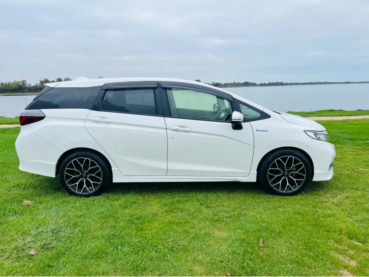 Honda Shuttle 1.5 HYBRID AUTOMATIC - Image 4