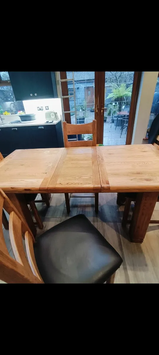 Dinning table - Image 1