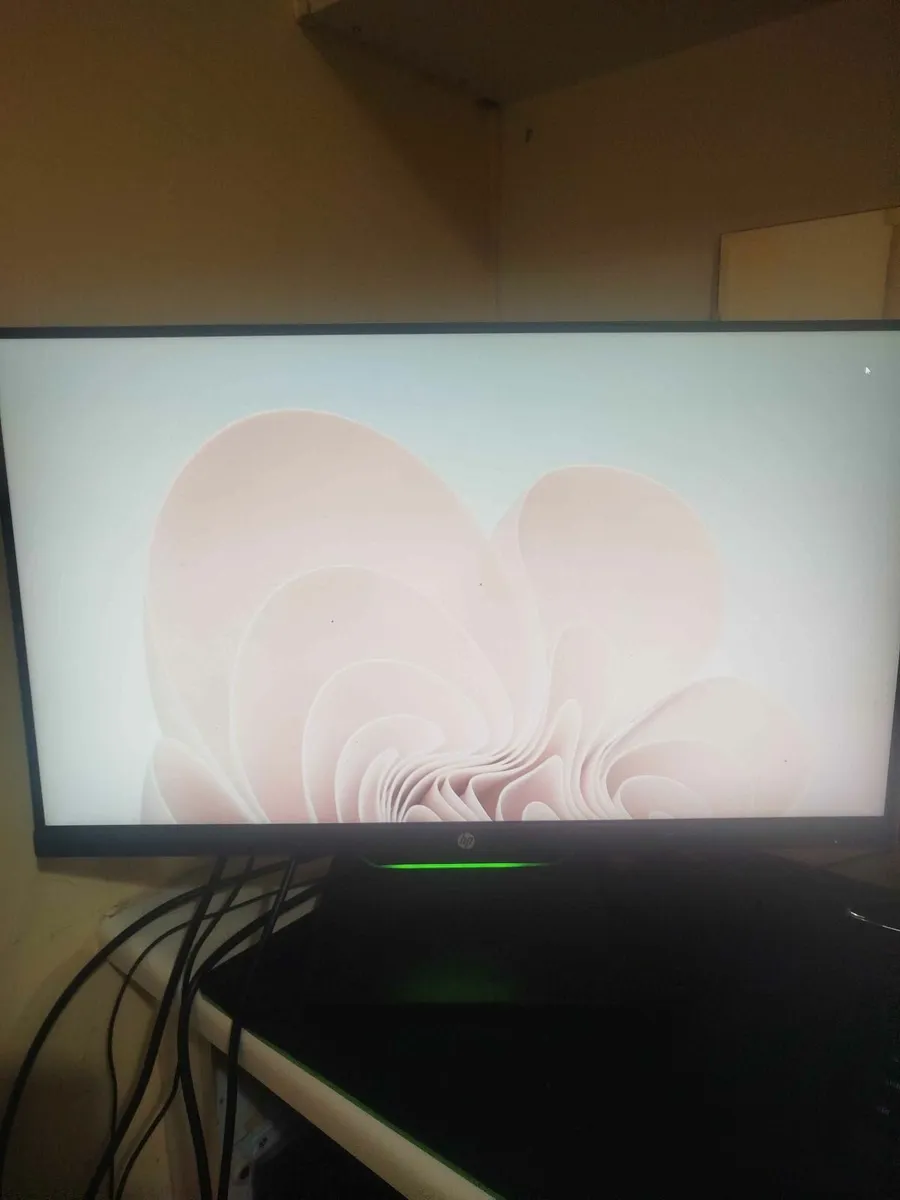 1080P 144hz HP Monitor (Like new) - Image 2