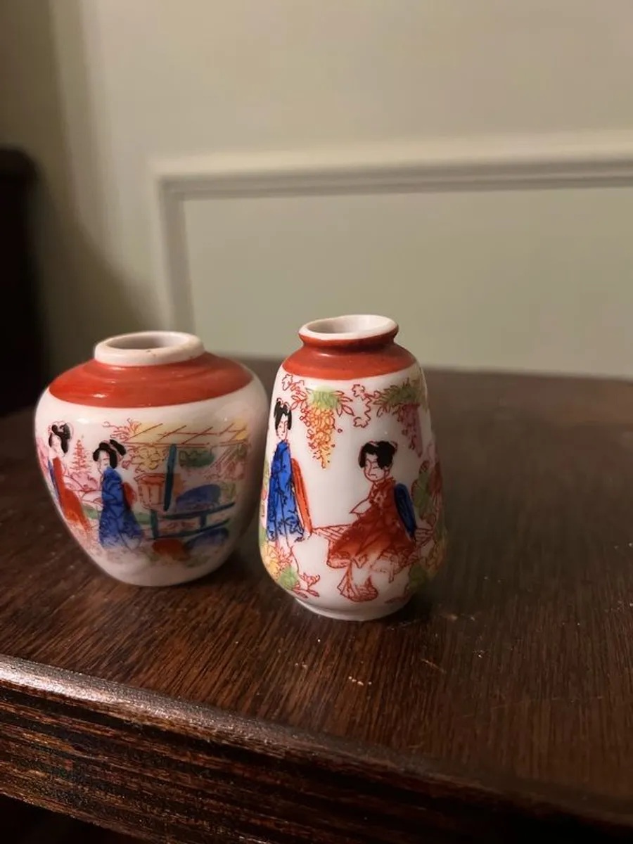 Vintage Geisha bud vase's X 2 - Image 2