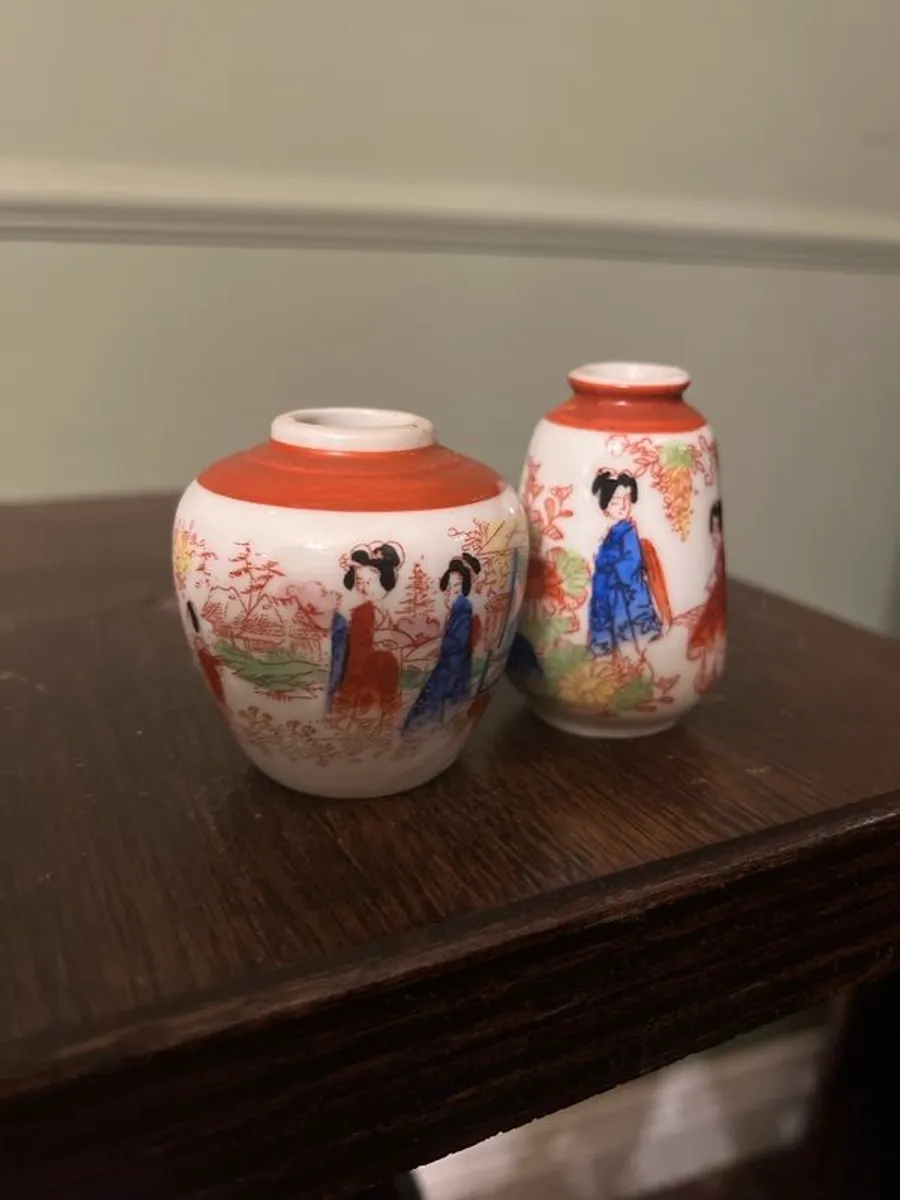 Vintage Geisha bud vase's X 2 - Image 3
