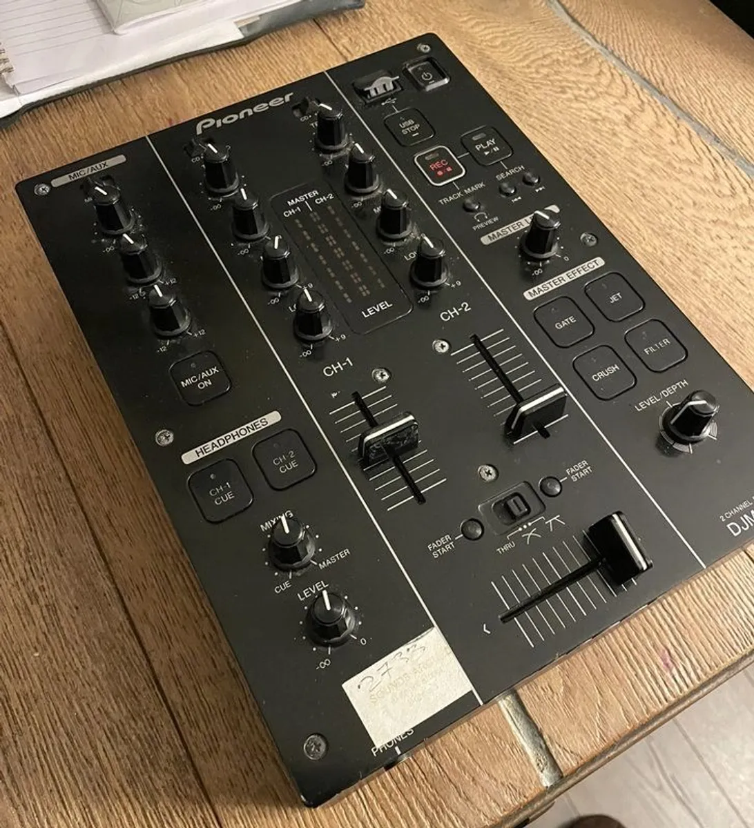 Pioneer DJM350 with usb live recorder - Image 1