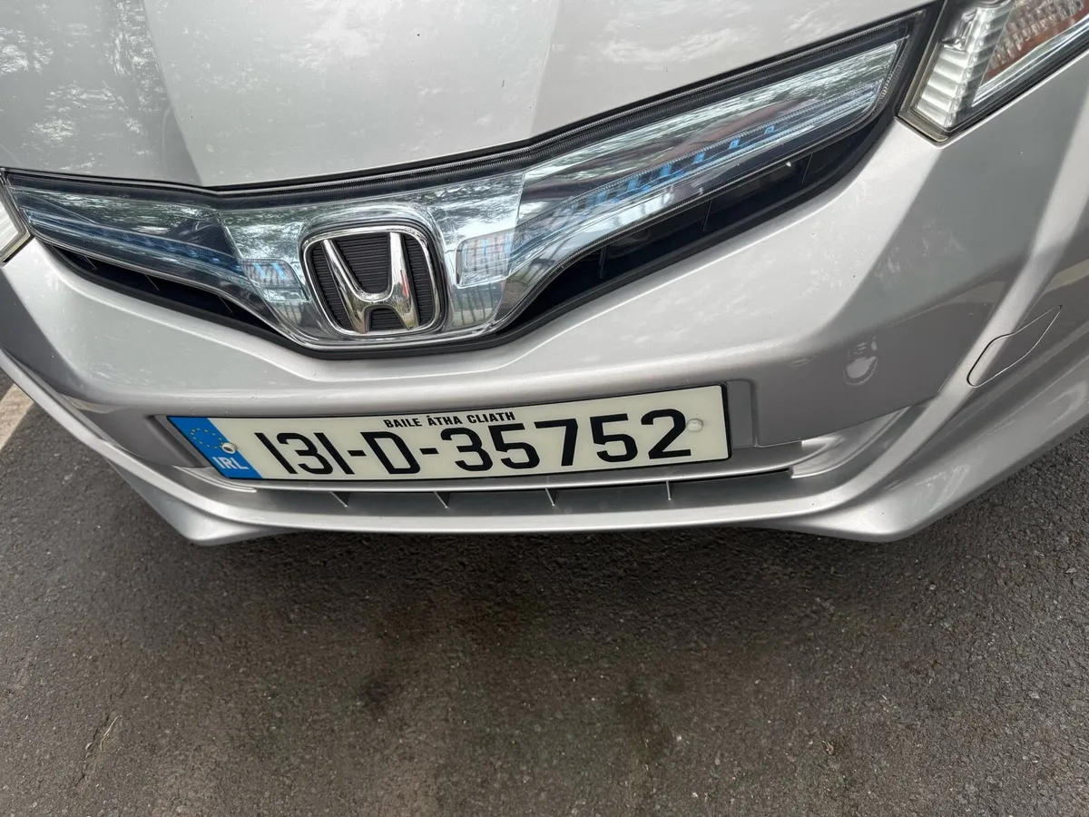 Honda fit 2013 hybrid. - Image 2