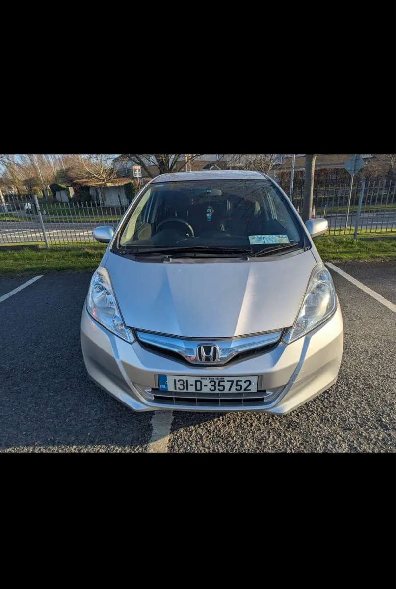 Honda fit 2013 hybrid. - Image 4