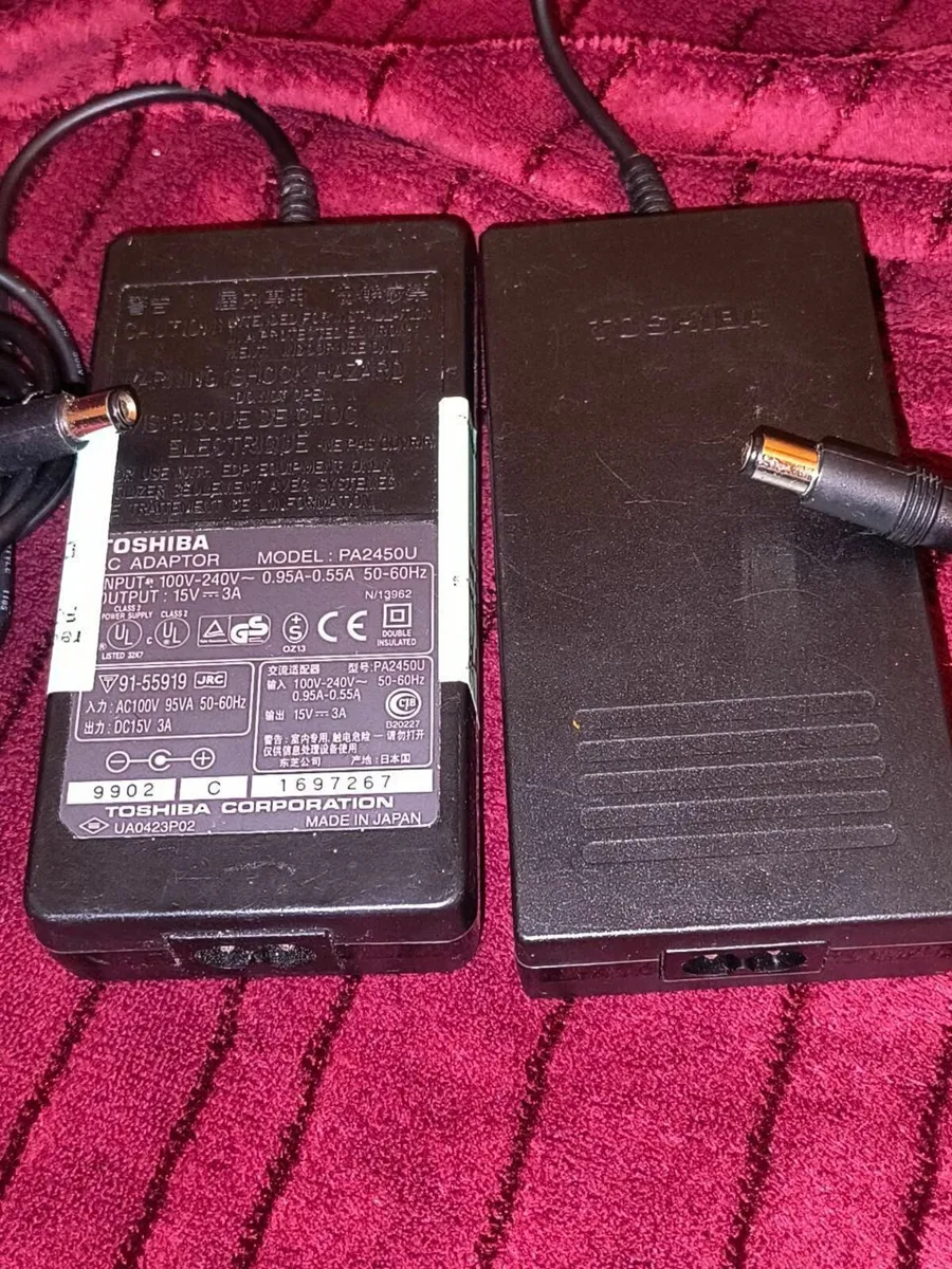 Toshiba AC Adapter 15v 3A Charger Power Supply - Image 3