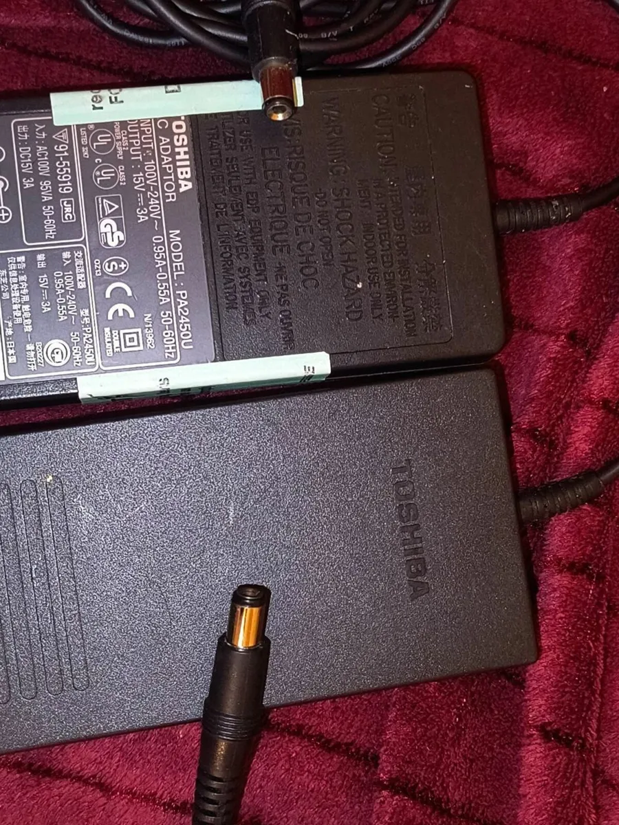 Toshiba AC Adapter 15v 3A Charger Power Supply - Image 1