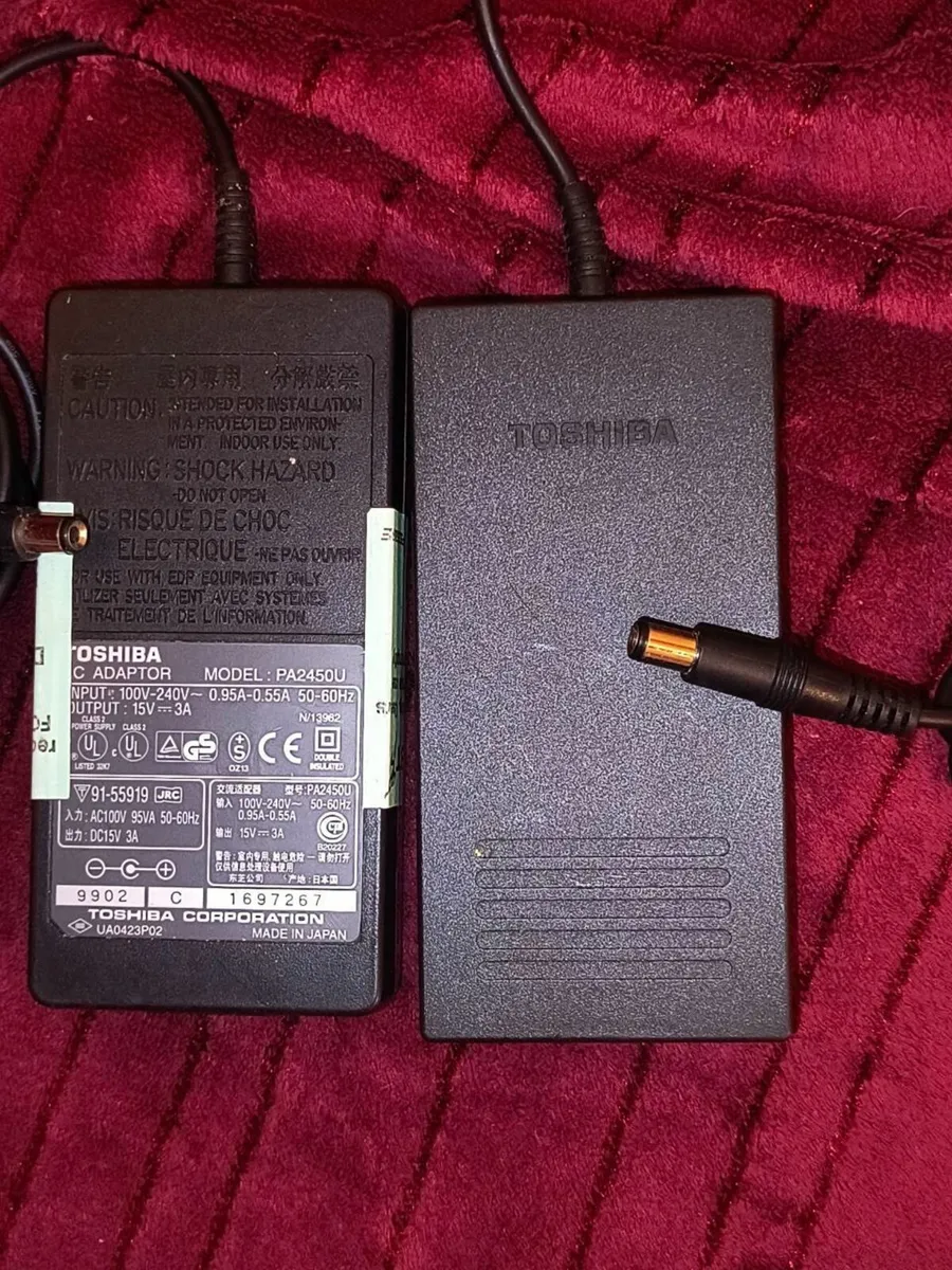 Toshiba AC Adapter 15v 3A Charger Power Supply - Image 4