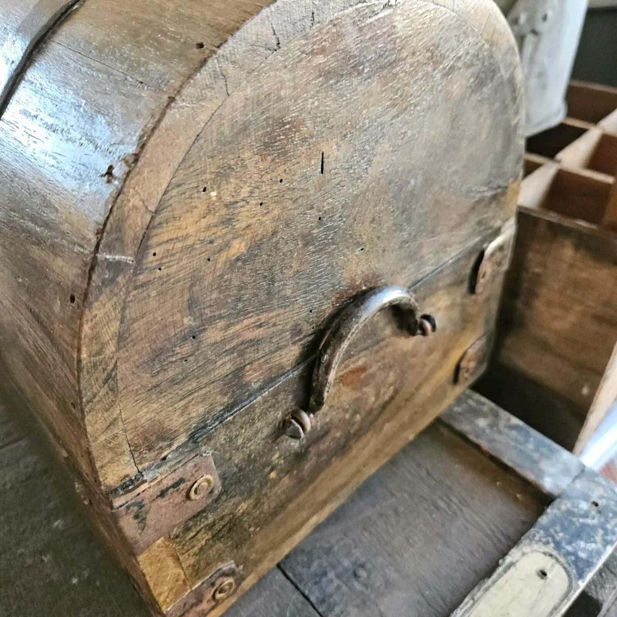 Antique roundtop chest - Image 3
