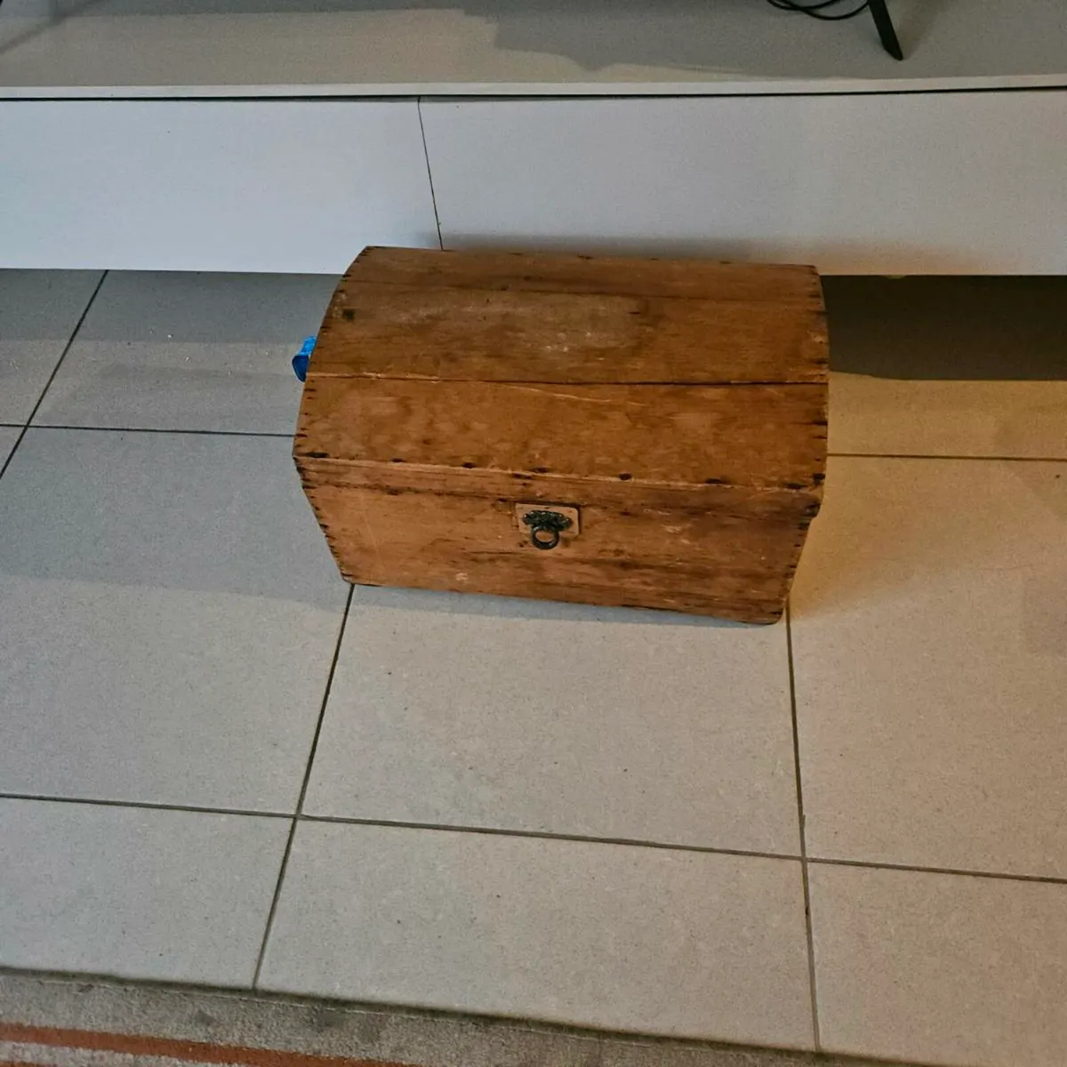 Large antique pine chest - Image 1