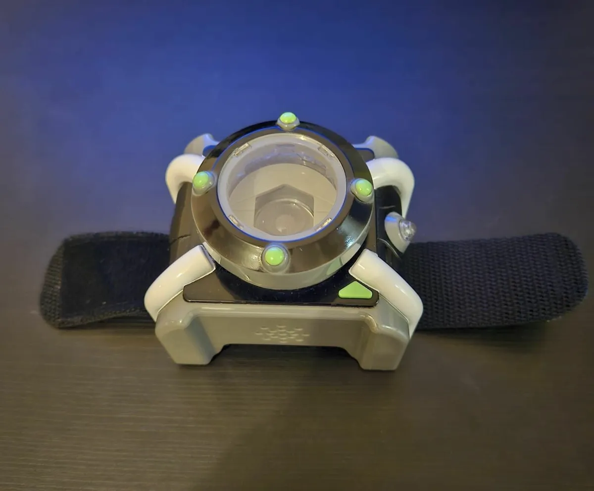 Ben 10 Omnitrix Watch Lights & Sounds Toy - Image 2