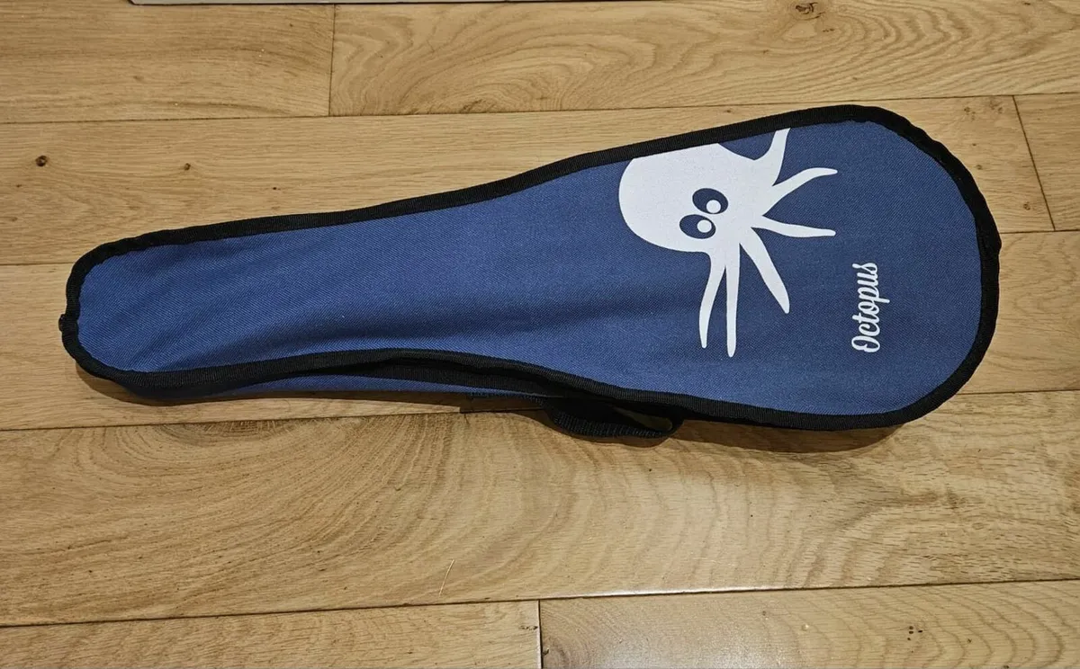 Ukulele, cover and finger picks - Image 2