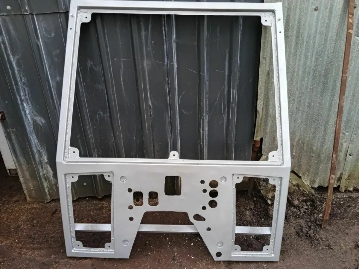 Massey ferguson 690 cab front - Image 1